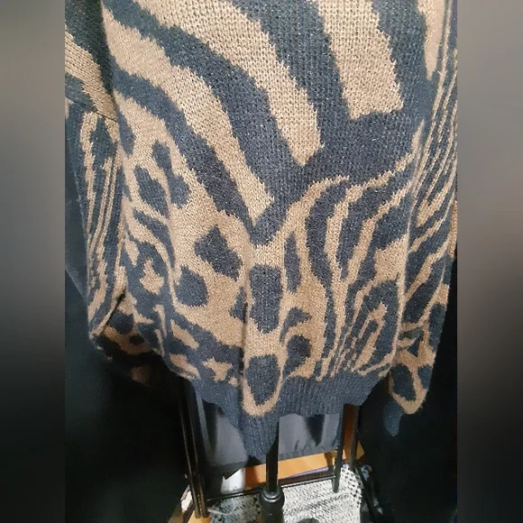 Animal Print Sweater Women's Size L/XL Black Brown Boho Lagemlook - Picture 3 of 5